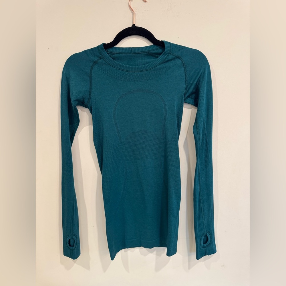 Lululemon Long sleeve swiftly.